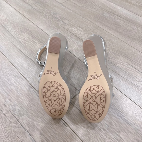 Jewel Badgley Mischka - Kathleen Ankle Strap Wedge Sandal - Size 7 - Picture 4 of 4